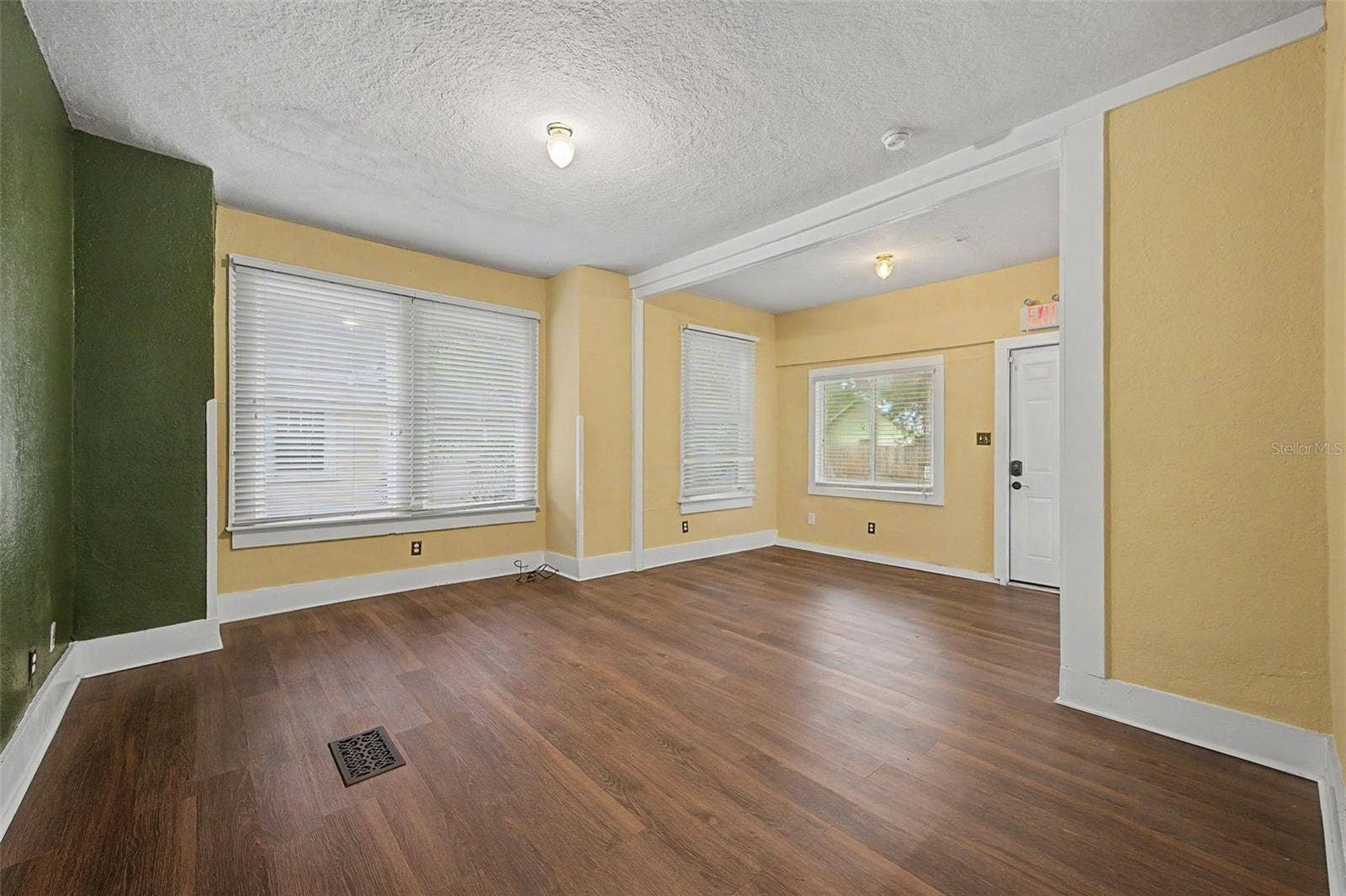 2019 MANATEE AVENUE W, Bradenton, FL 34205 2019 MANATEE AVENUE W, Bradenton, FL 34205