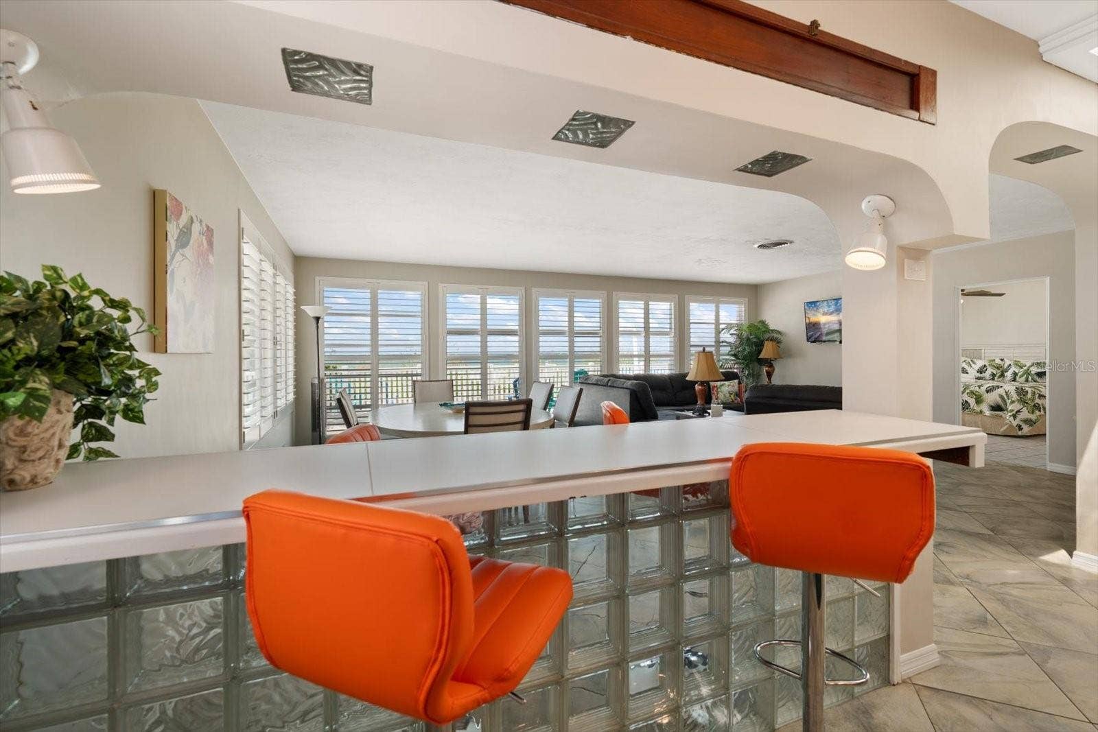 Main home-Breakfast bar