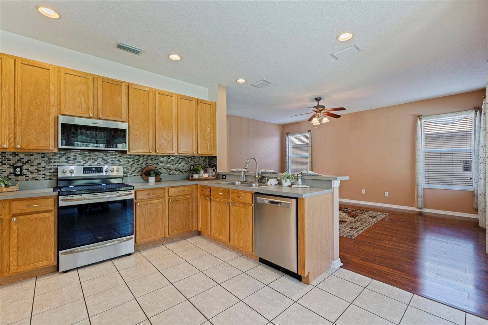 4758 WHISPERING WIND AVENUE, Tampa, FL 33614 4758 WHISPERING WIND AVENUE, Tampa, FL 33614