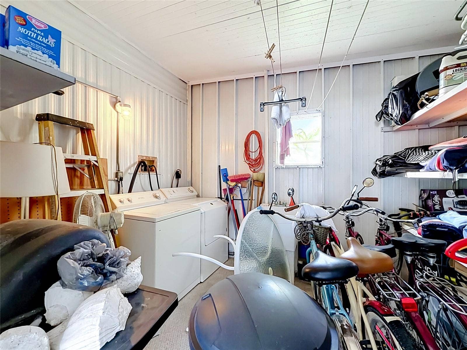 LARGE SHED WITH WASHER & DRYER