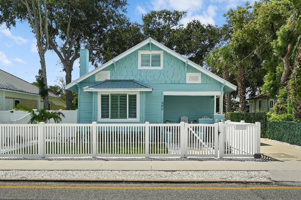 402 N ORANGE STREET, New Smyrna Beach, FL 32168