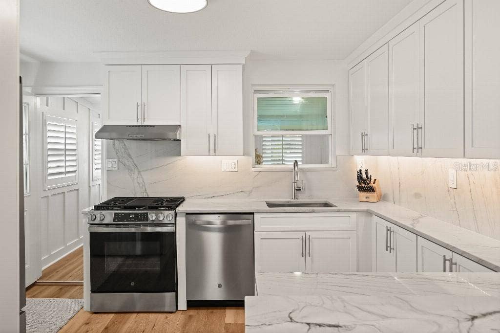402 N ORANGE STREET, New Smyrna Beach, FL 32168
