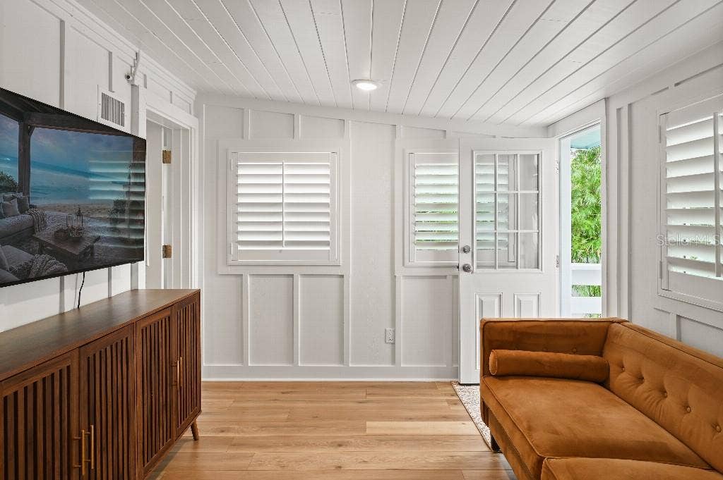402 N ORANGE STREET, New Smyrna Beach, FL 32168
