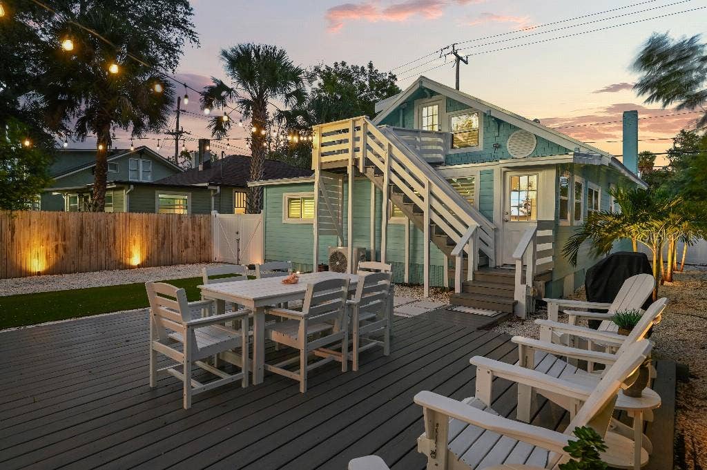 402 N ORANGE STREET, New Smyrna Beach, FL 32168