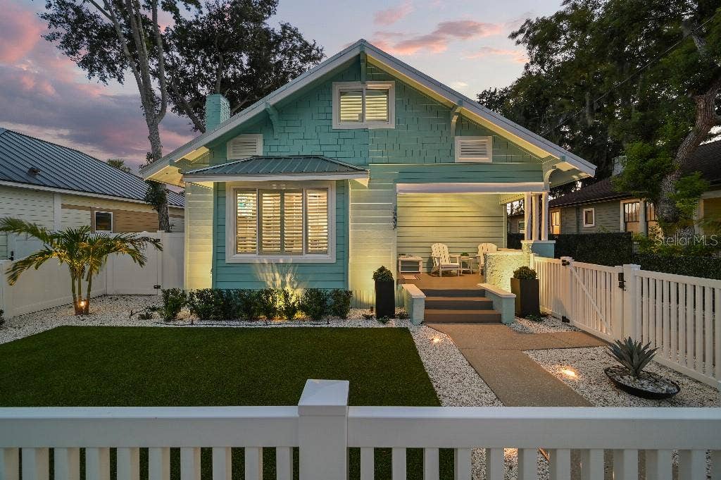 402 N ORANGE STREET, New Smyrna Beach, FL 32168