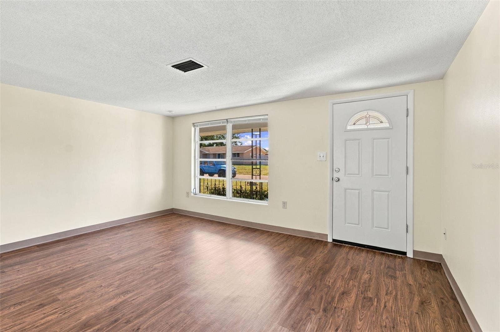 7917 MIMOSA DRIVE, Port Richey, FL 34668 Living room