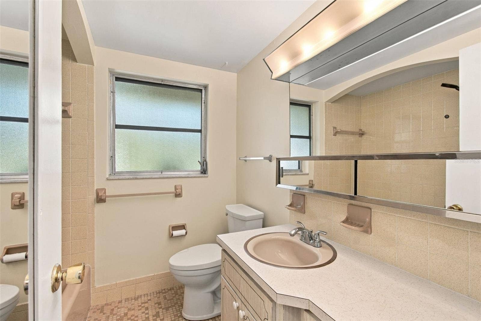 7917 MIMOSA DRIVE, Port Richey, FL 34668 Hall Bath