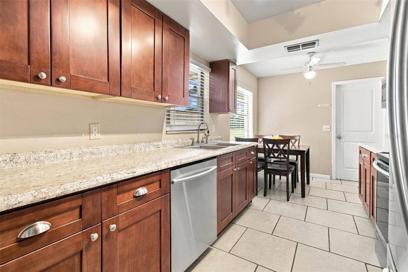 38611 FERM CIRCLE, Zephyrhills, FL 33540 Eat-In Kitchen