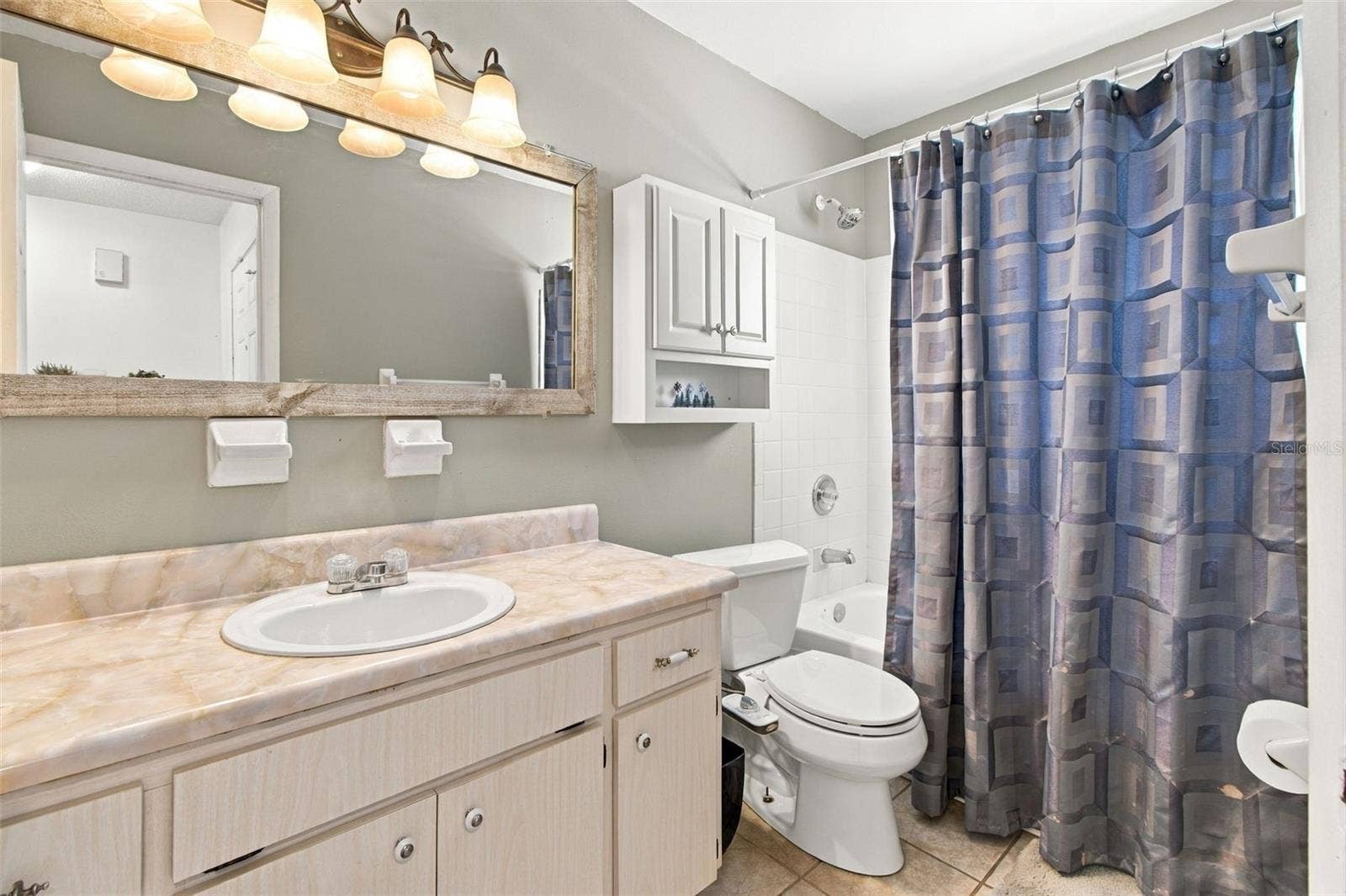 38611 FERM CIRCLE, Zephyrhills, FL 33540 Guest Bathroom