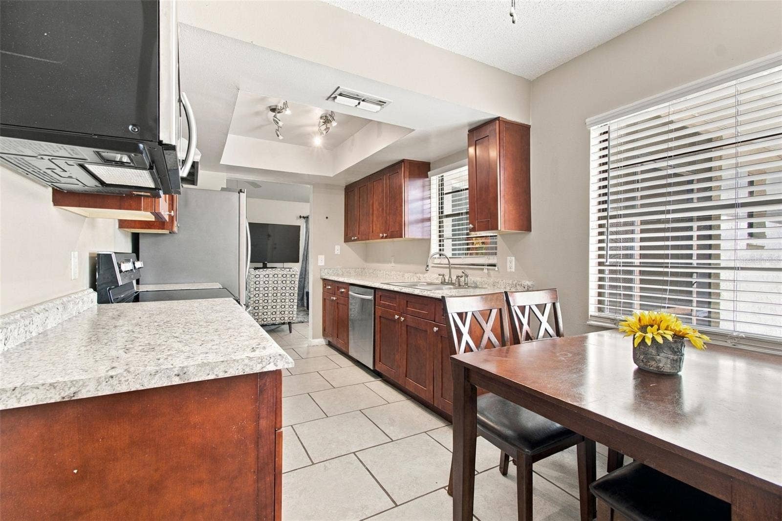 38611 FERM CIRCLE, Zephyrhills, FL 33540 Eat-In Kitchen