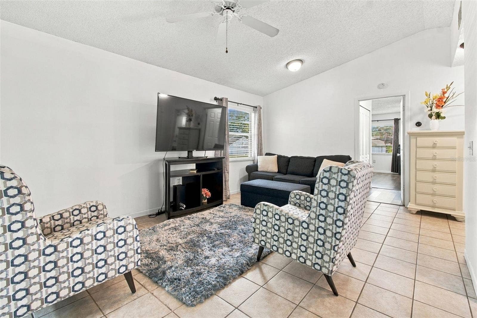 38611 FERM CIRCLE, Zephyrhills, FL 33540 Living Room
