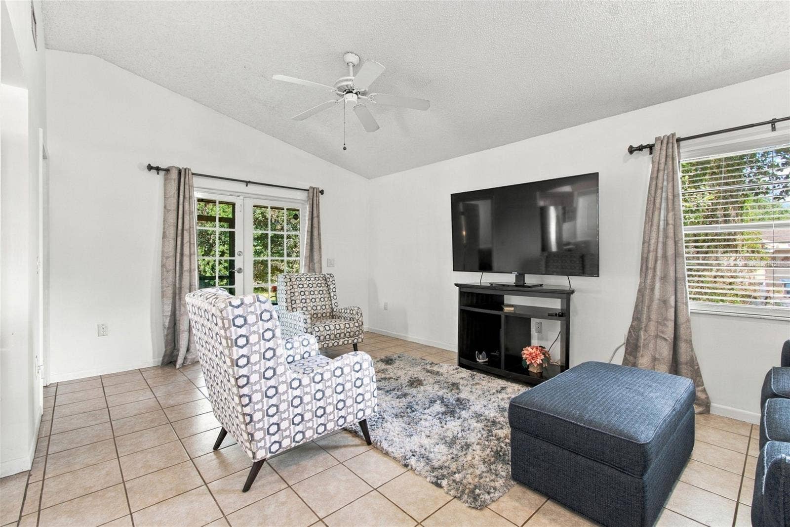 38611 FERM CIRCLE, Zephyrhills, FL 33540 Living Room