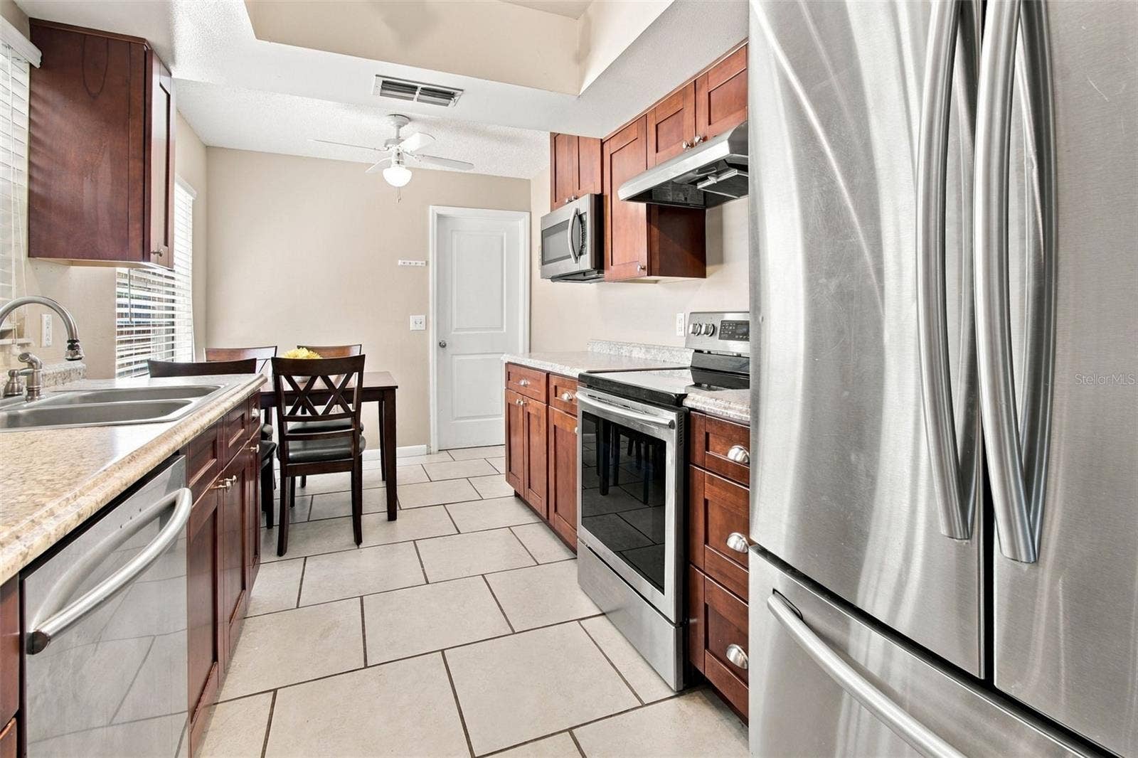38611 FERM CIRCLE, Zephyrhills, FL 33540 Eat-In Kitchen