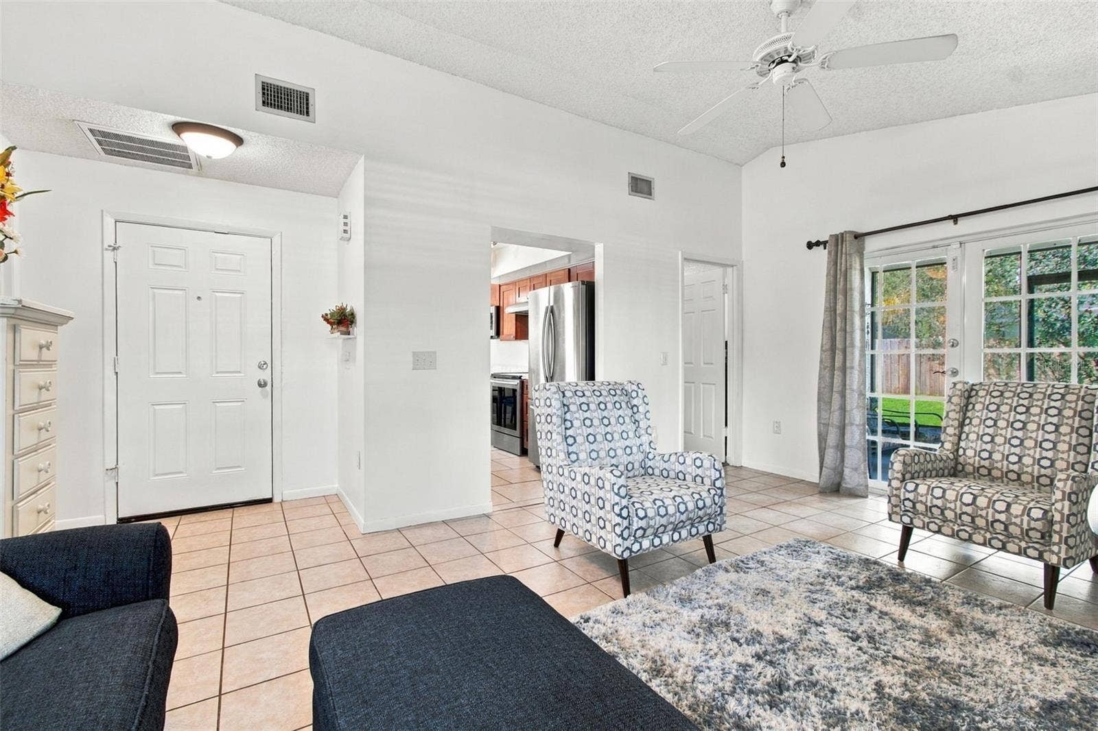 38611 FERM CIRCLE, Zephyrhills, FL 33540 Living Room