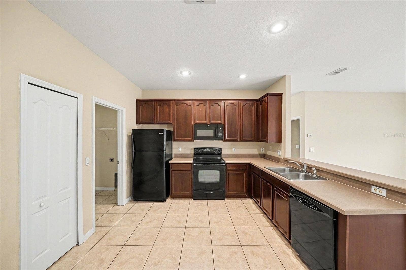 2226 BRANDYWINE FALLS WAY, Orlando, FL 32824 2226 BRANDYWINE FALLS WAY, Orlando, FL 32824