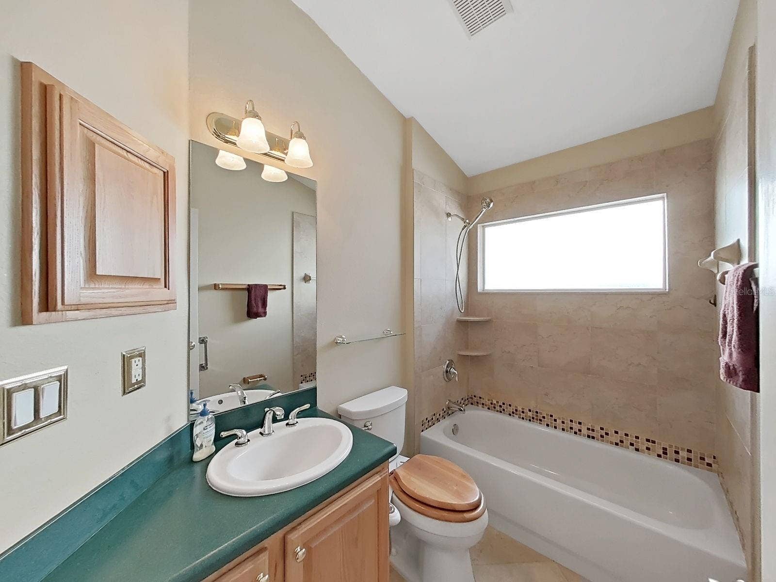 14915 DEVONSHIRE WOODS PLACE, Tampa, FL 33624 Bath #3 ~ Tub with Shower