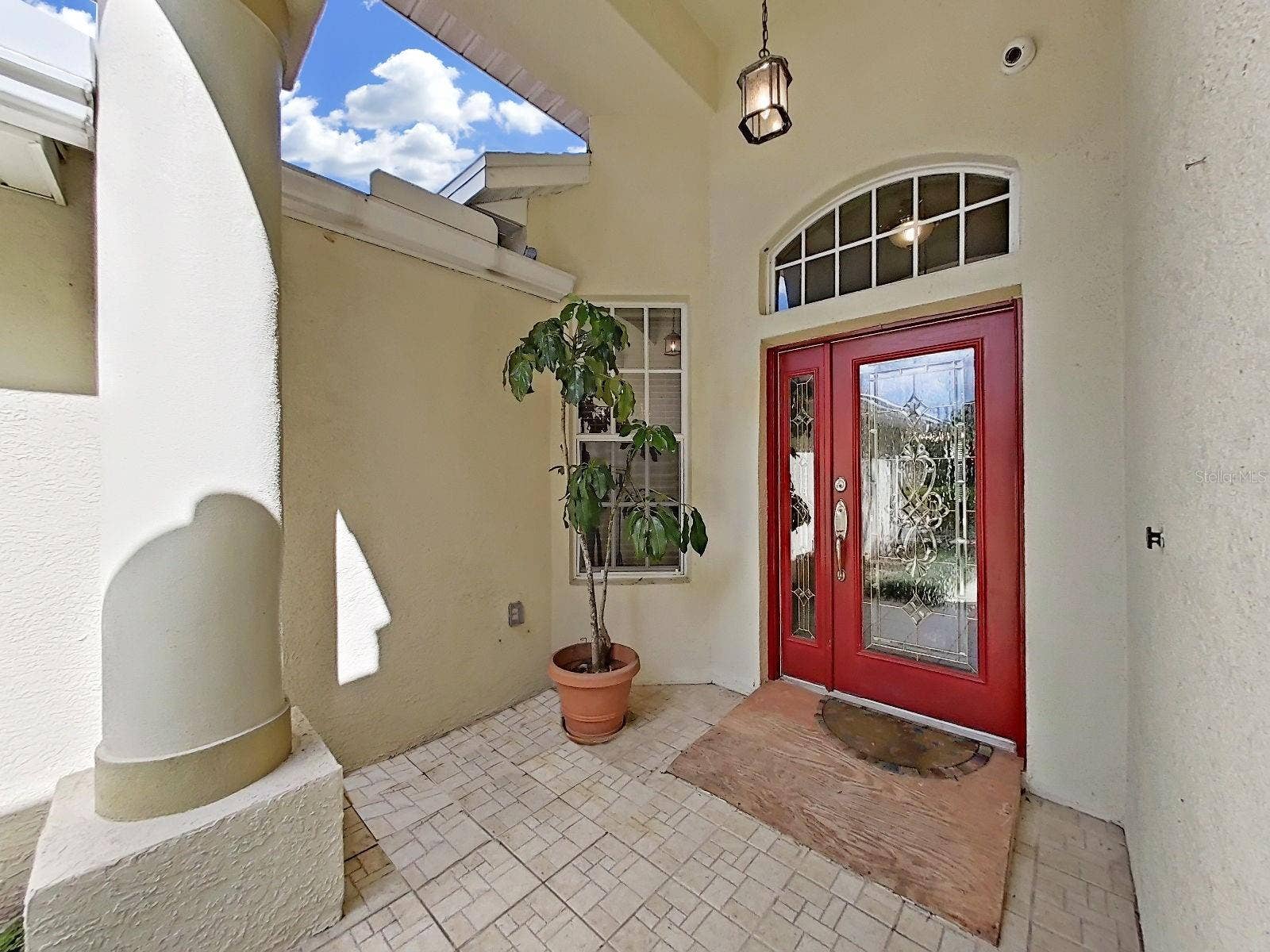 14915 DEVONSHIRE WOODS PLACE, Tampa, FL 33624 Welcome In!!