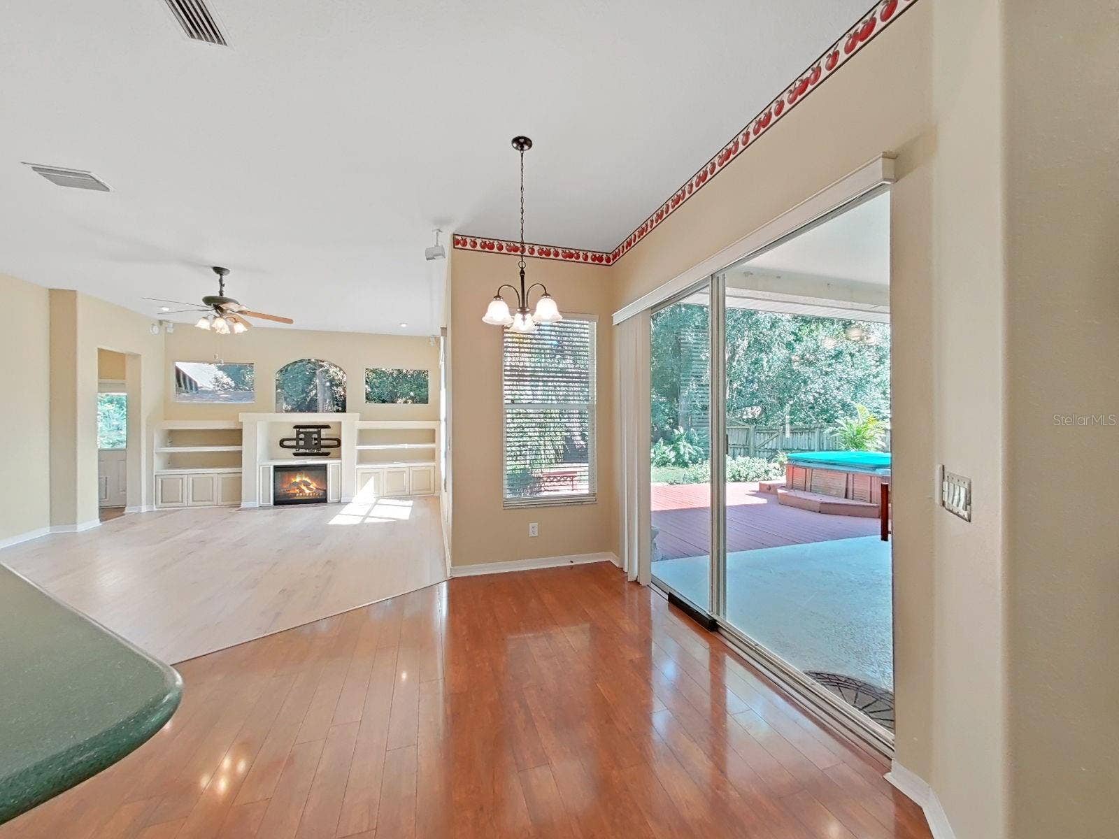 14915 DEVONSHIRE WOODS PLACE, Tampa, FL 33624 Lots of Light!