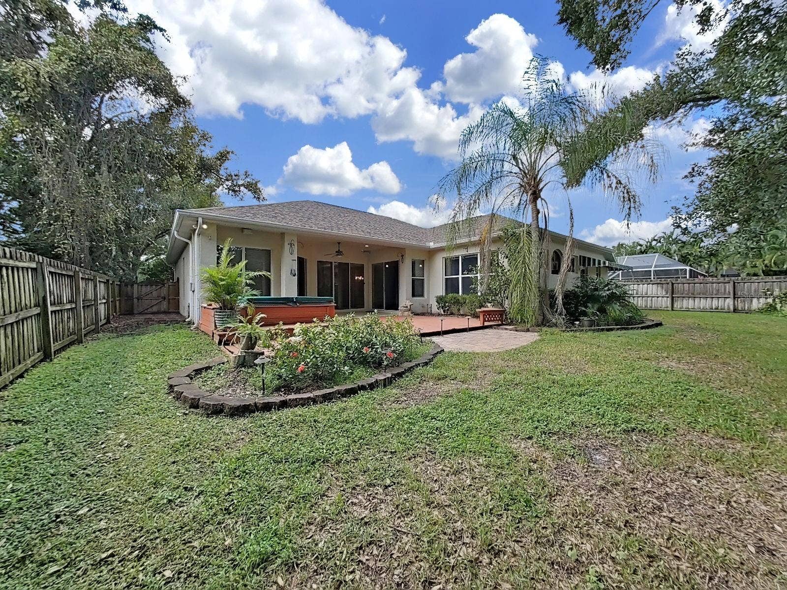 14915 DEVONSHIRE WOODS PLACE, Tampa, FL 33624 Large Yard ~ Back Gate opens to Rest of Side Yard