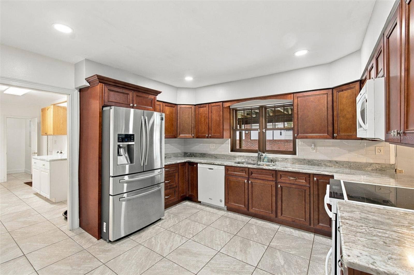 105 ASHBROOK DRIVE, Brandon, FL 33511 105 ASHBROOK DRIVE, Brandon, FL 33511