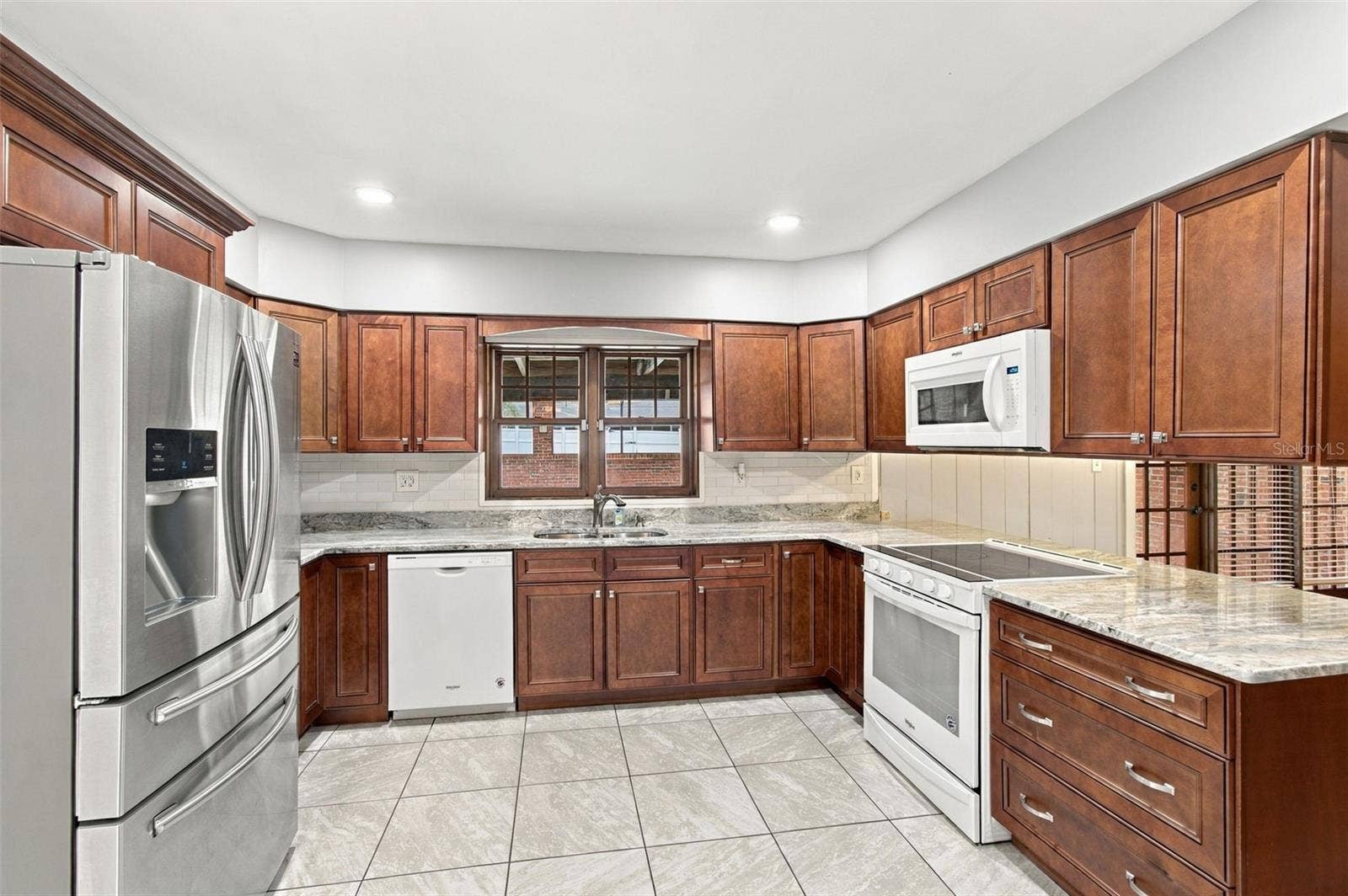 105 ASHBROOK DRIVE, Brandon, FL 33511 105 ASHBROOK DRIVE, Brandon, FL 33511