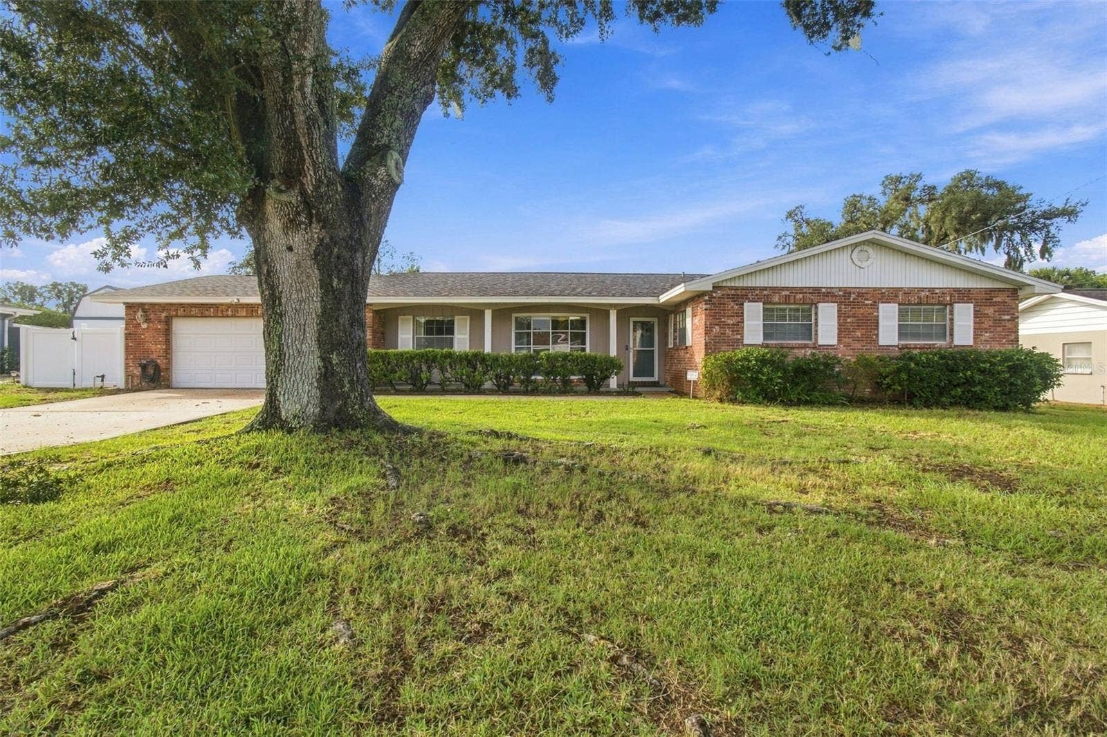 105 ASHBROOK DRIVE, Brandon, FL 33511 105 ASHBROOK DRIVE, Brandon, FL 33511