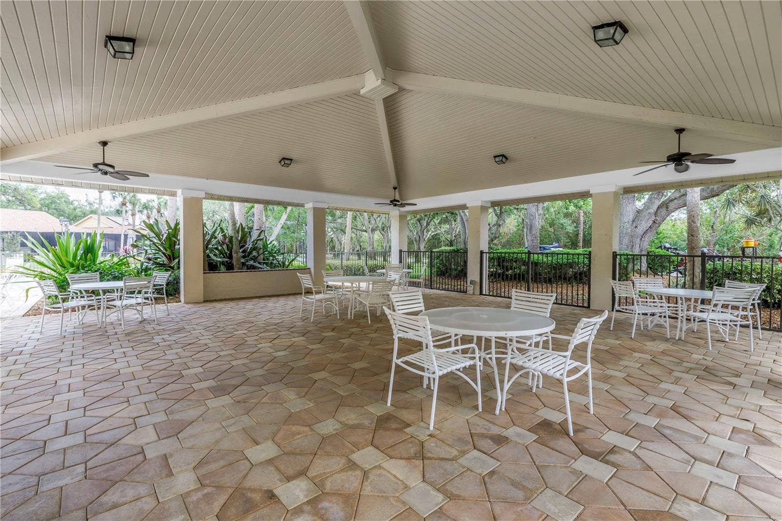 868 GLADES COURT NE, St Petersburg, FL 33702 868 GLADES COURT NE, St Petersburg, FL 33702