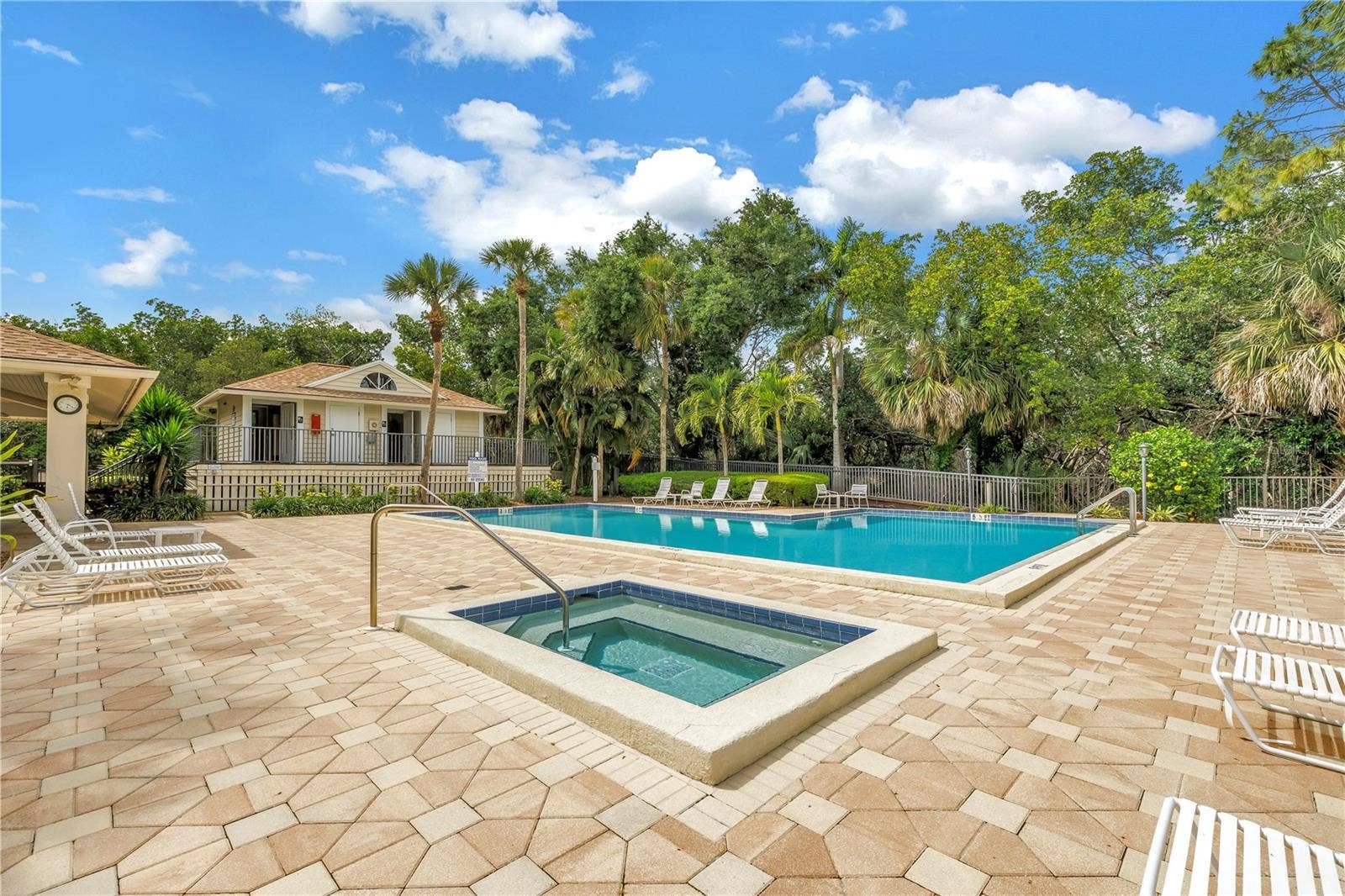 868 GLADES COURT NE, St Petersburg, FL 33702 868 GLADES COURT NE, St Petersburg, FL 33702