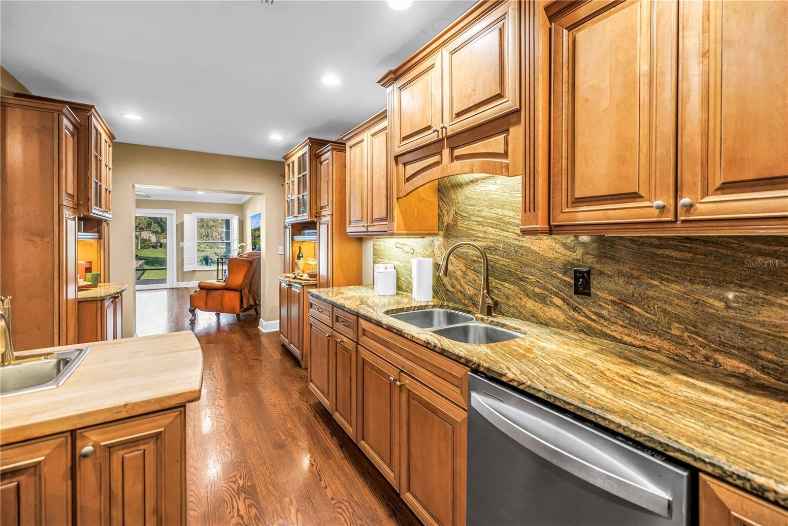 868 GLADES COURT NE, St Petersburg, FL 33702 868 GLADES COURT NE, St Petersburg, FL 33702