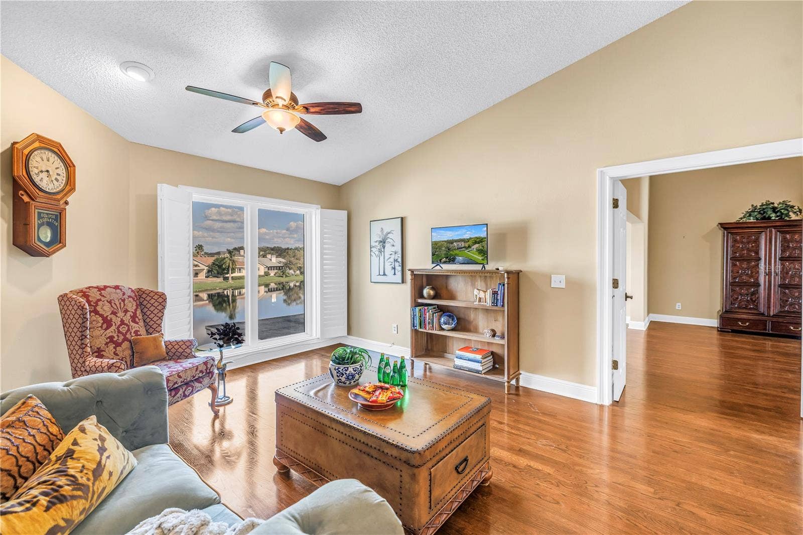 868 GLADES COURT NE, St Petersburg, FL 33702 This unique upstairs bonus living space in Caya Costa features vaulted ceilings and premium hardwood flooring. The room offers expansive views of the lake through floor-to-ceiling hurricane-rated windows.