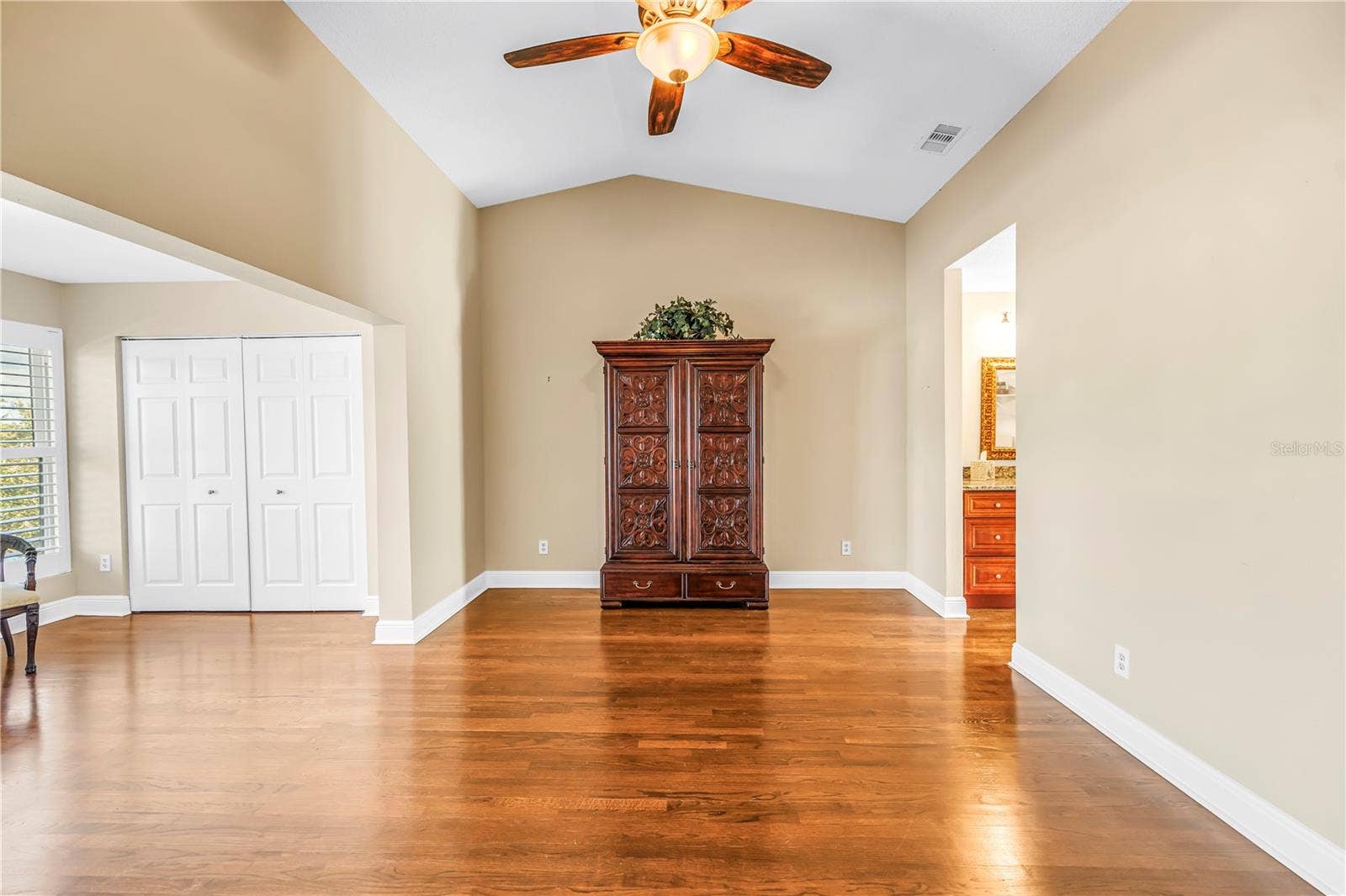 868 GLADES COURT NE, St Petersburg, FL 33702 This room offers two ideal configurations for a king-size bed and side tables: positioned directly ahead or along the right-hand wall.