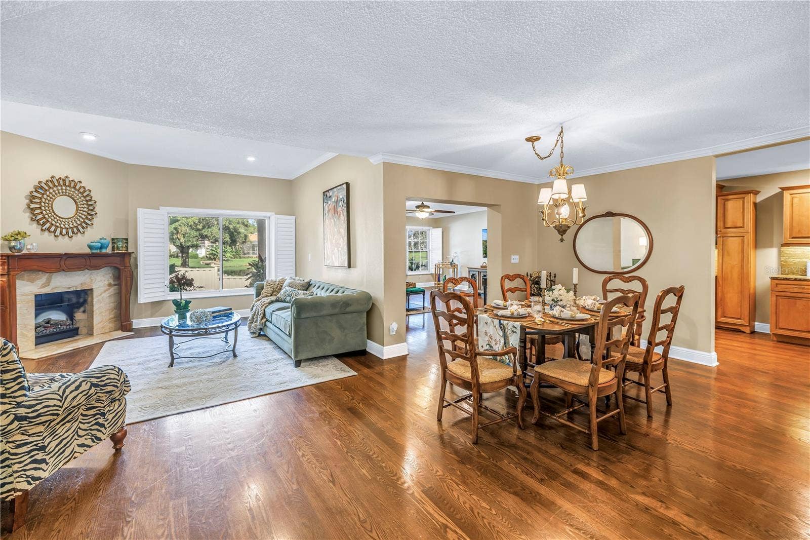 868 GLADES COURT NE, St Petersburg, FL 33702 This updated townhome features two expansive, open-concept living areas and genuine oak hardwood flooring throughout, providing an enhanced sense of luxury.