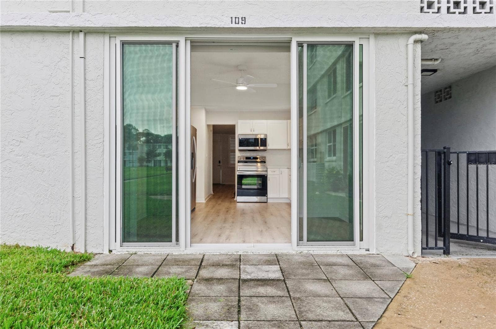 4895 BAY STREET NE, #109, St Petersburg, FL 33703 BACK OF UNIT