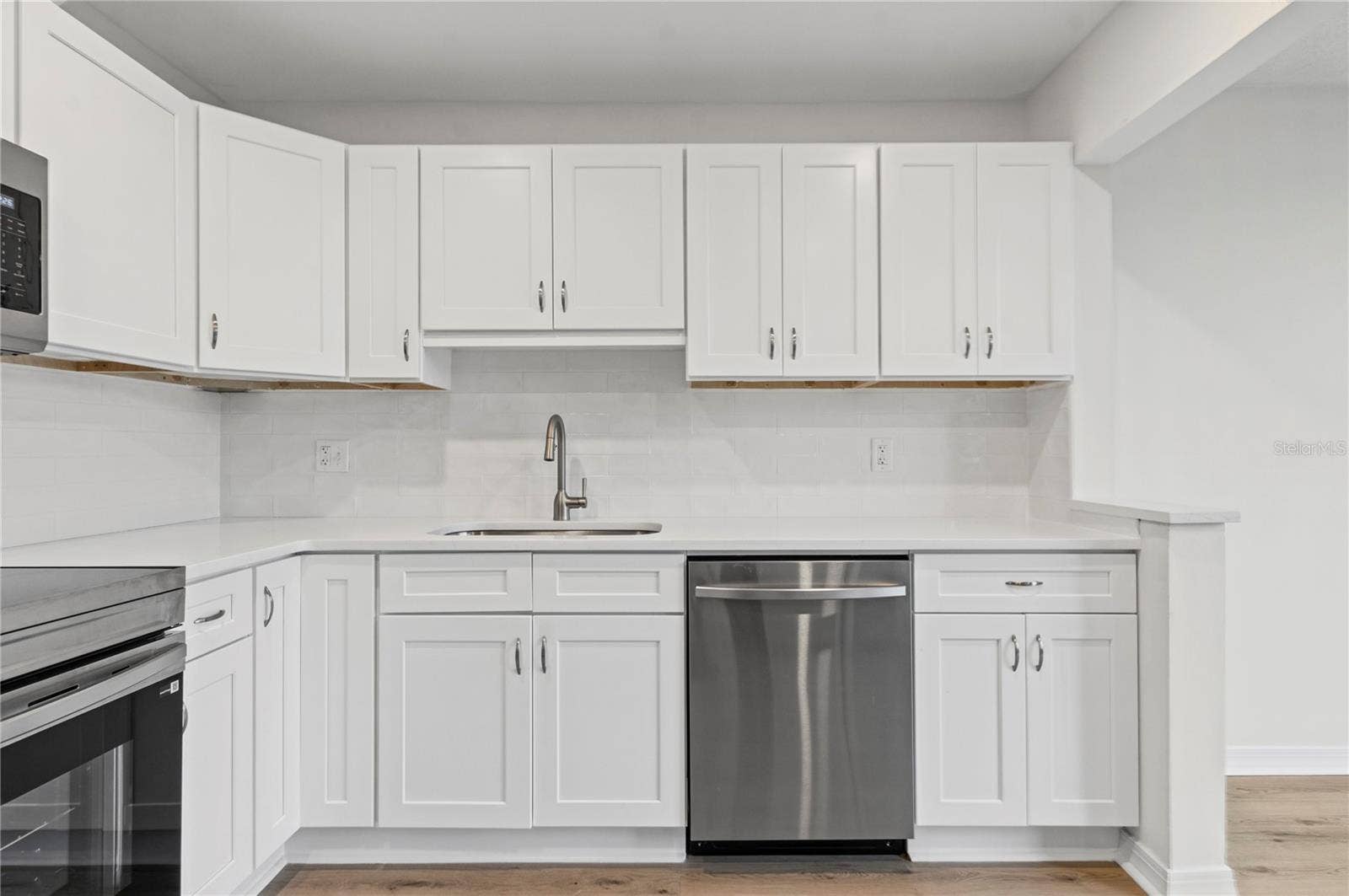 4895 BAY STREET NE, #109, St Petersburg, FL 33703 KITCHEN