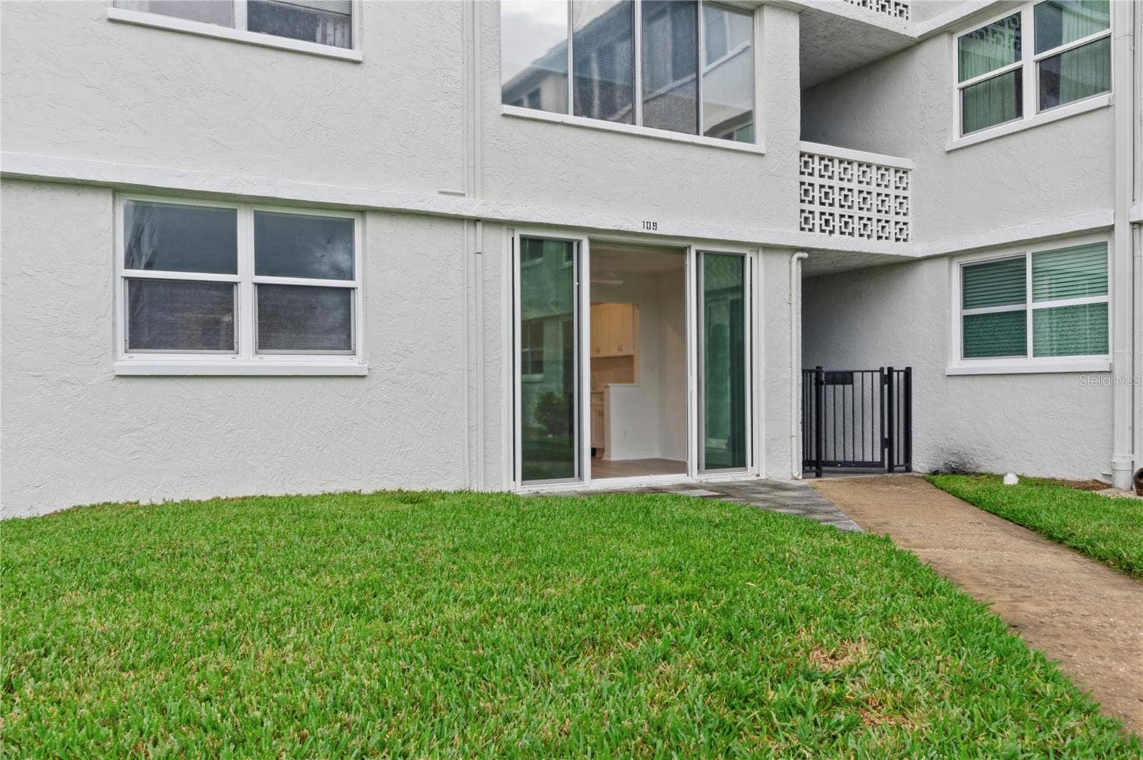 4895 BAY STREET NE, #109, St Petersburg, FL 33703 BACK OF UNIT