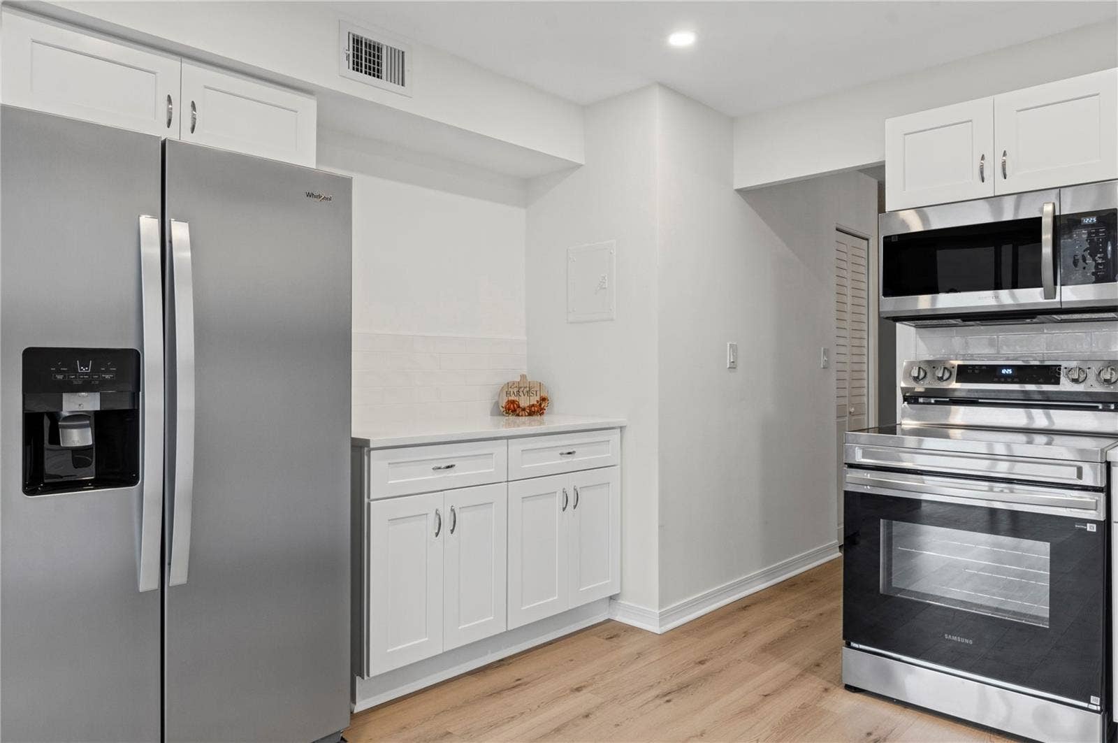 4895 BAY STREET NE, #109, St Petersburg, FL 33703 KITCHEN