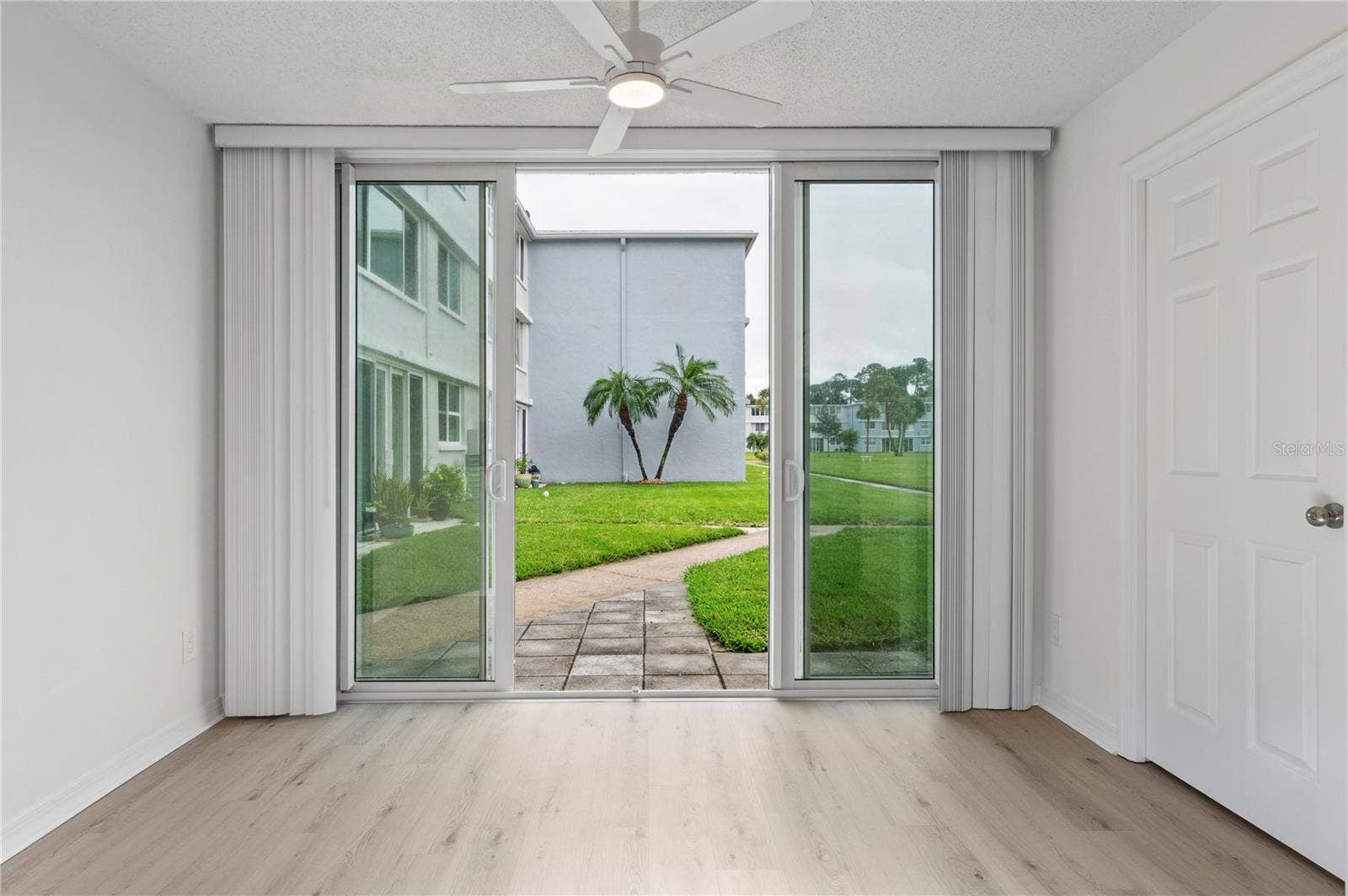 4895 BAY STREET NE, #109, St Petersburg, FL 33703 FLORIDA ROOM