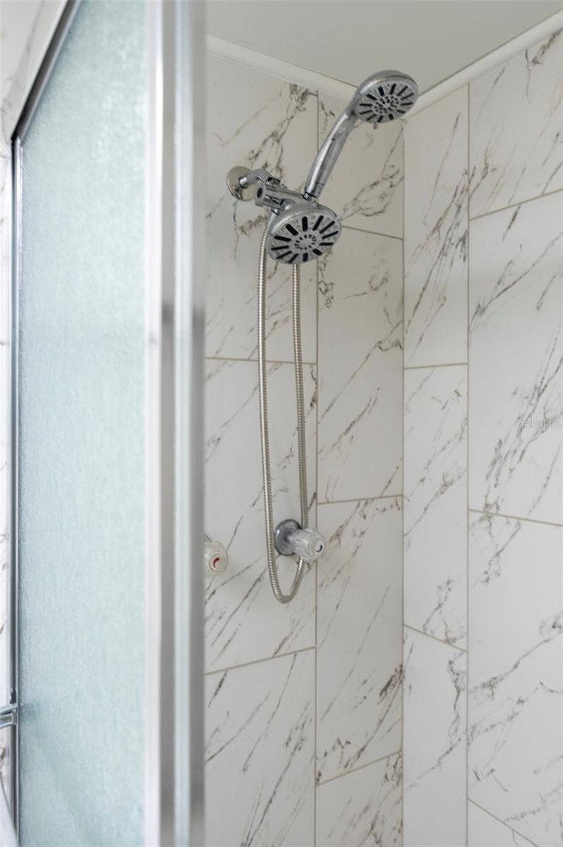 4895 BAY STREET NE, #109, St Petersburg, FL 33703 HALL SHOWER BATH