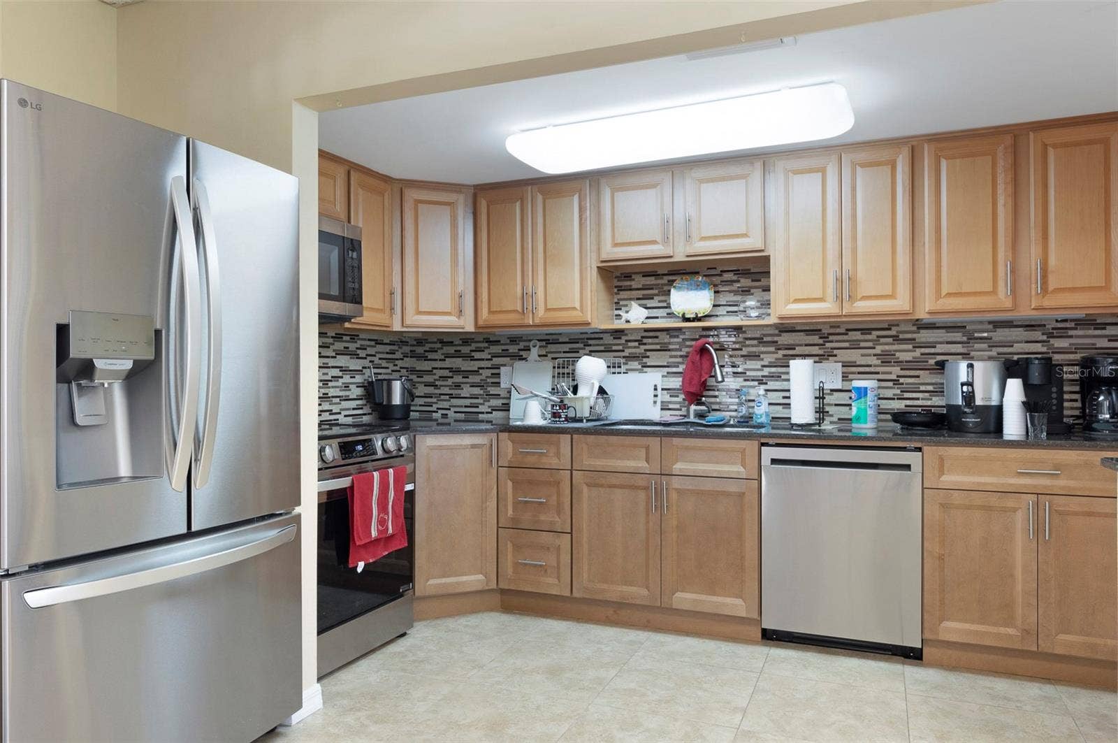 4895 BAY STREET NE, #109, St Petersburg, FL 33703 CLUBHOUSE KITCHEN