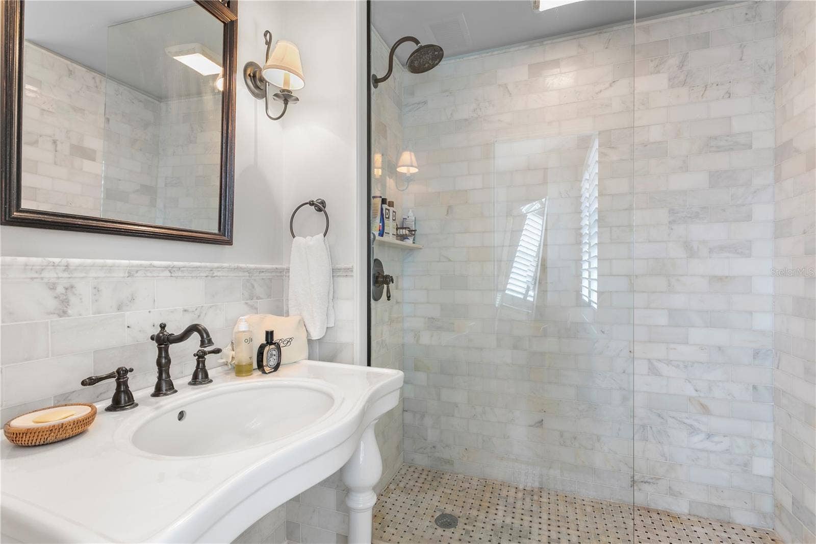 310 26TH AVE N, St Petersburg, FL 33704 primary en suite bath