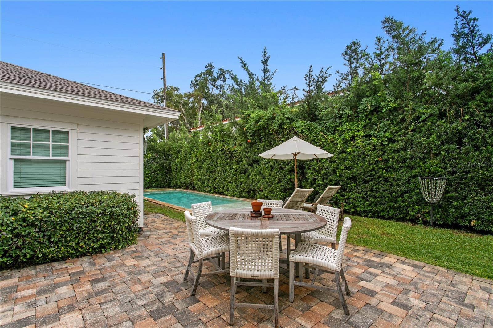 310 26TH AVE N, St Petersburg, FL 33704 pavered patio