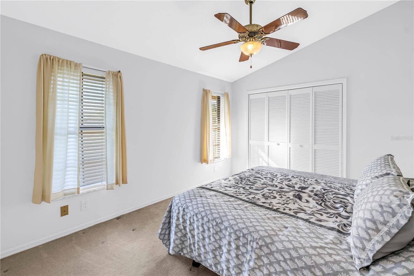 1186 GASPARILLA DRIVE NE, St Petersburg, FL 33702 Bedroom 2 with Closet and adjacent to Bath 2
