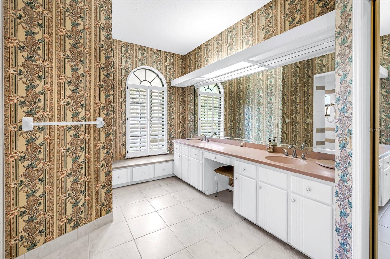 1186 GASPARILLA DRIVE NE, St Petersburg, FL 33702 Primary Bath with long dual Vanity and dressing table. Shower is behind wall with towel bar. SEE VIRTUAL RENDERING IN PHOTO 63
