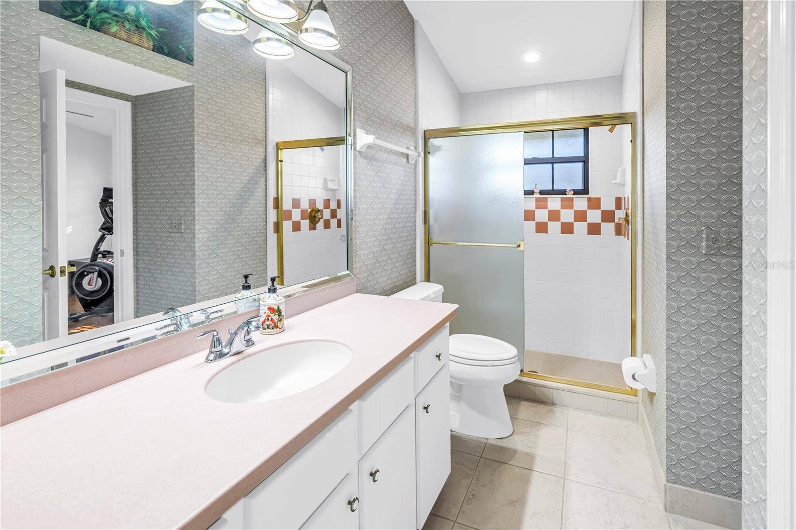 1186 GASPARILLA DRIVE NE, St Petersburg, FL 33702 Bath 3 has a walk-in shower and access from the pool and Bedroom 3