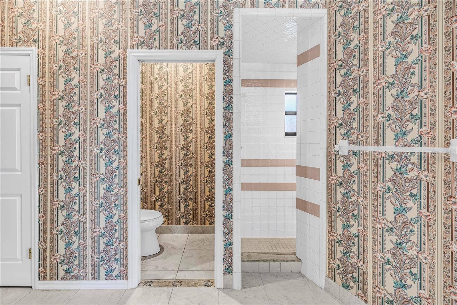 1186 GASPARILLA DRIVE NE, St Petersburg, FL 33702 Private Toilet room and entry to enclosed shower. Towel Bar is on the outside wall of the shower. SEE VIRTUAL RENDERING IN PHOTO 61