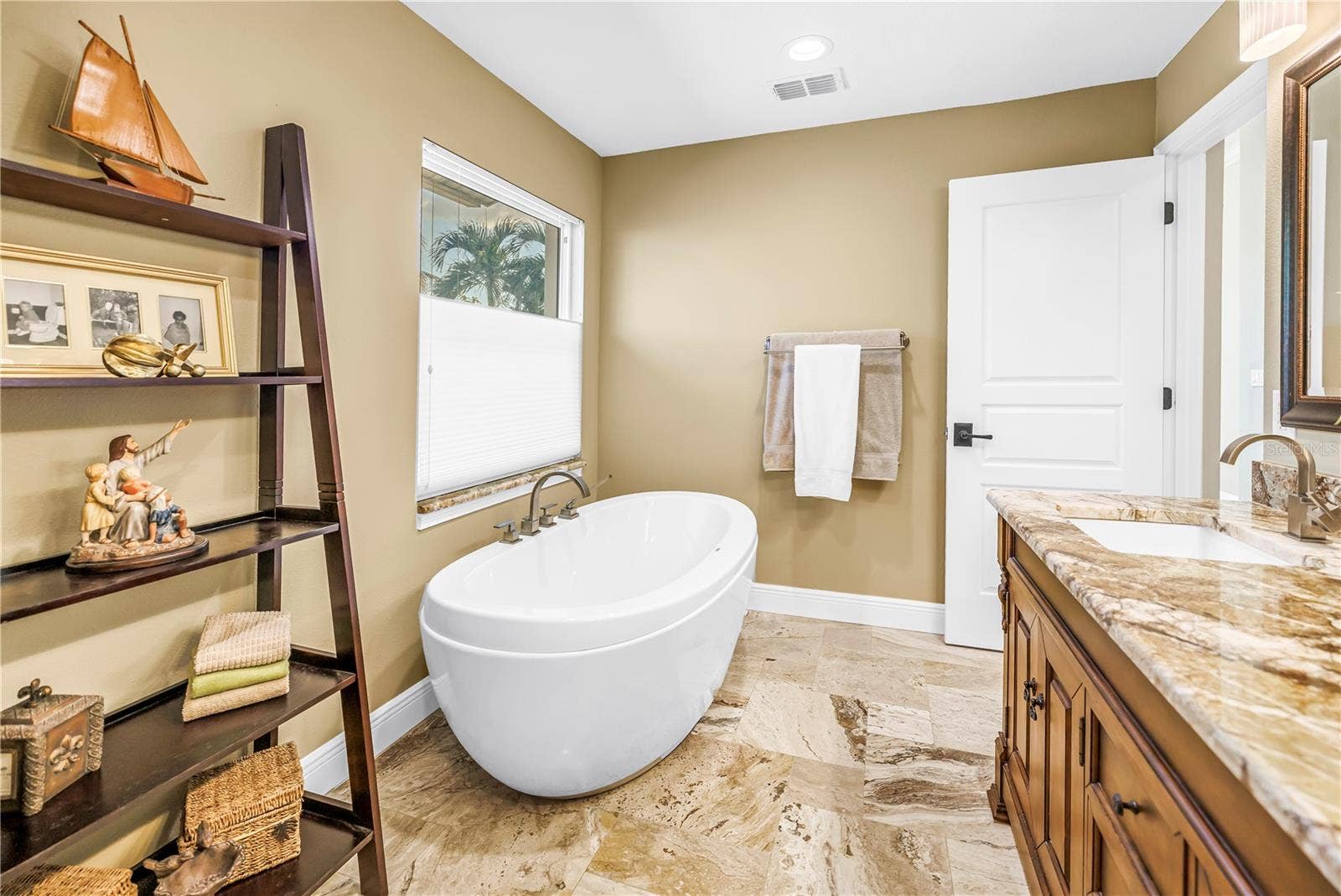 7982 11TH AVENUE S, St Petersburg, FL 33707 Primary Bath