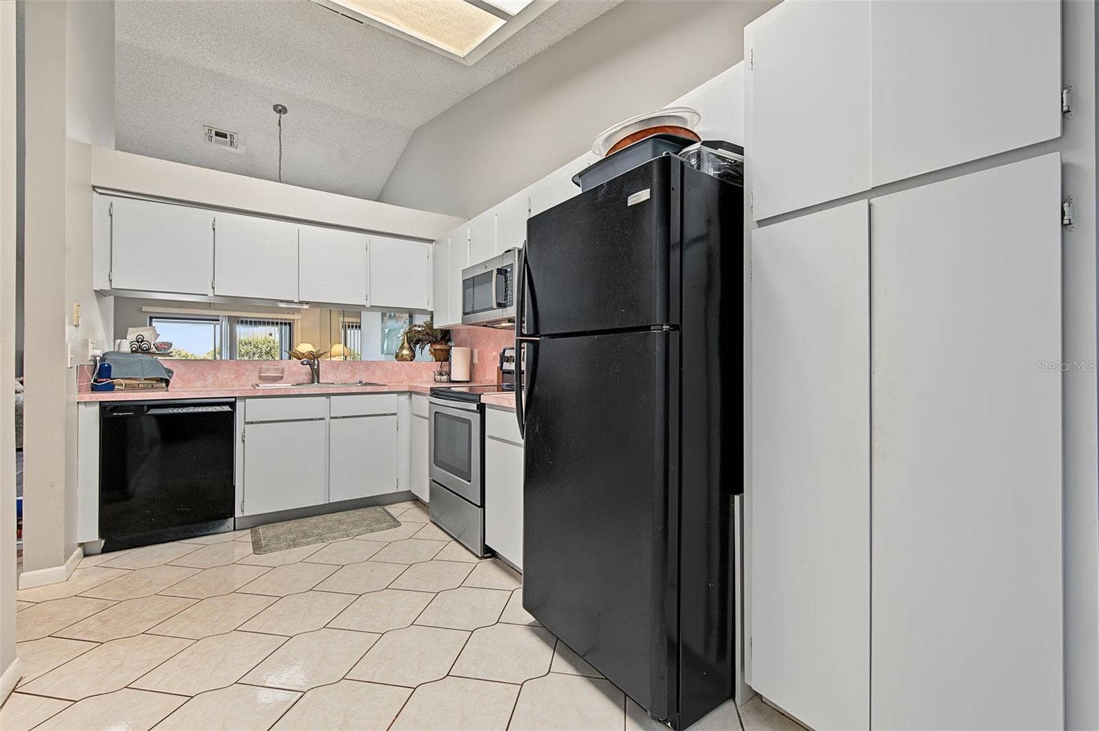2771 SUMMERDALE DRIVE, #7, Clearwater, FL 33761 Plenty of counter & cabinet space