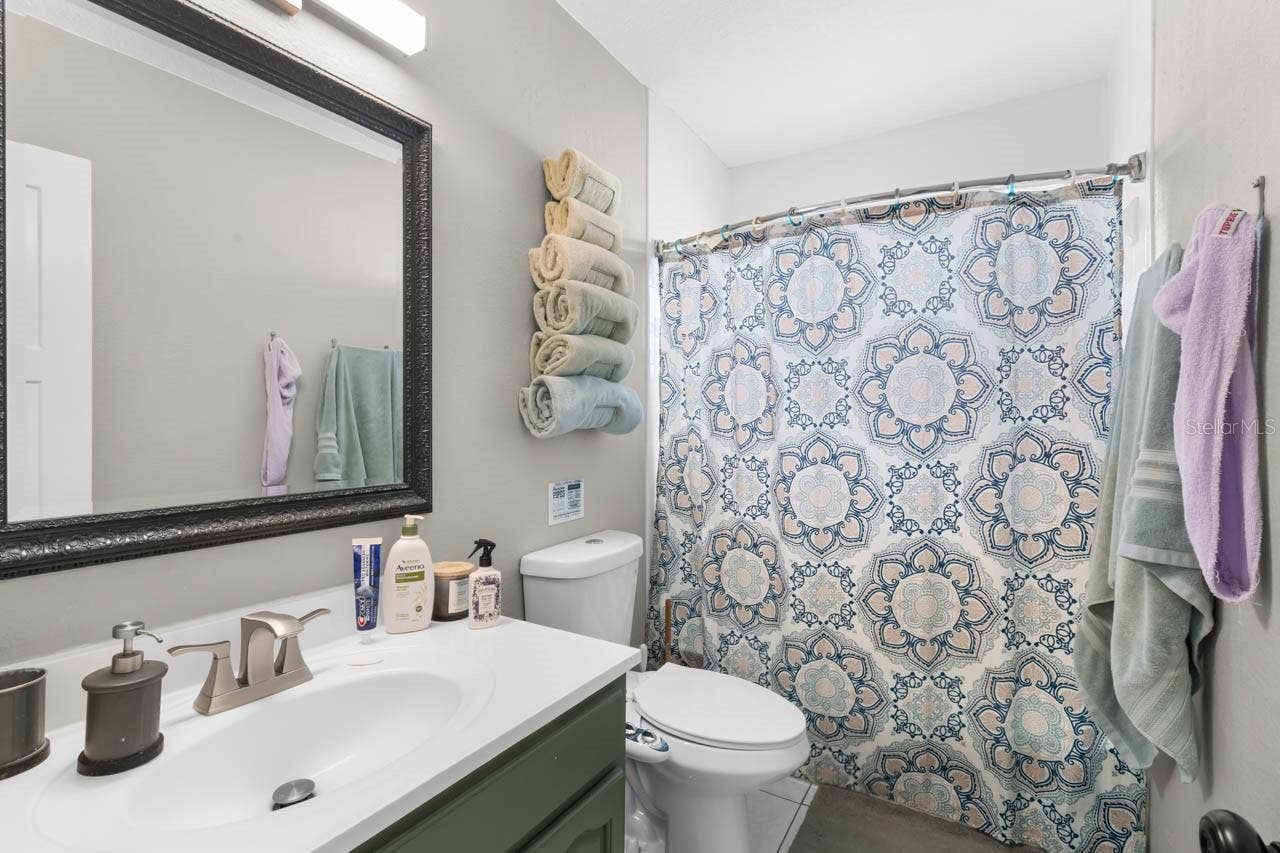 500 FLORIDA CIRCLE S, Apollo Beach, FL 33572 Bathroom 1