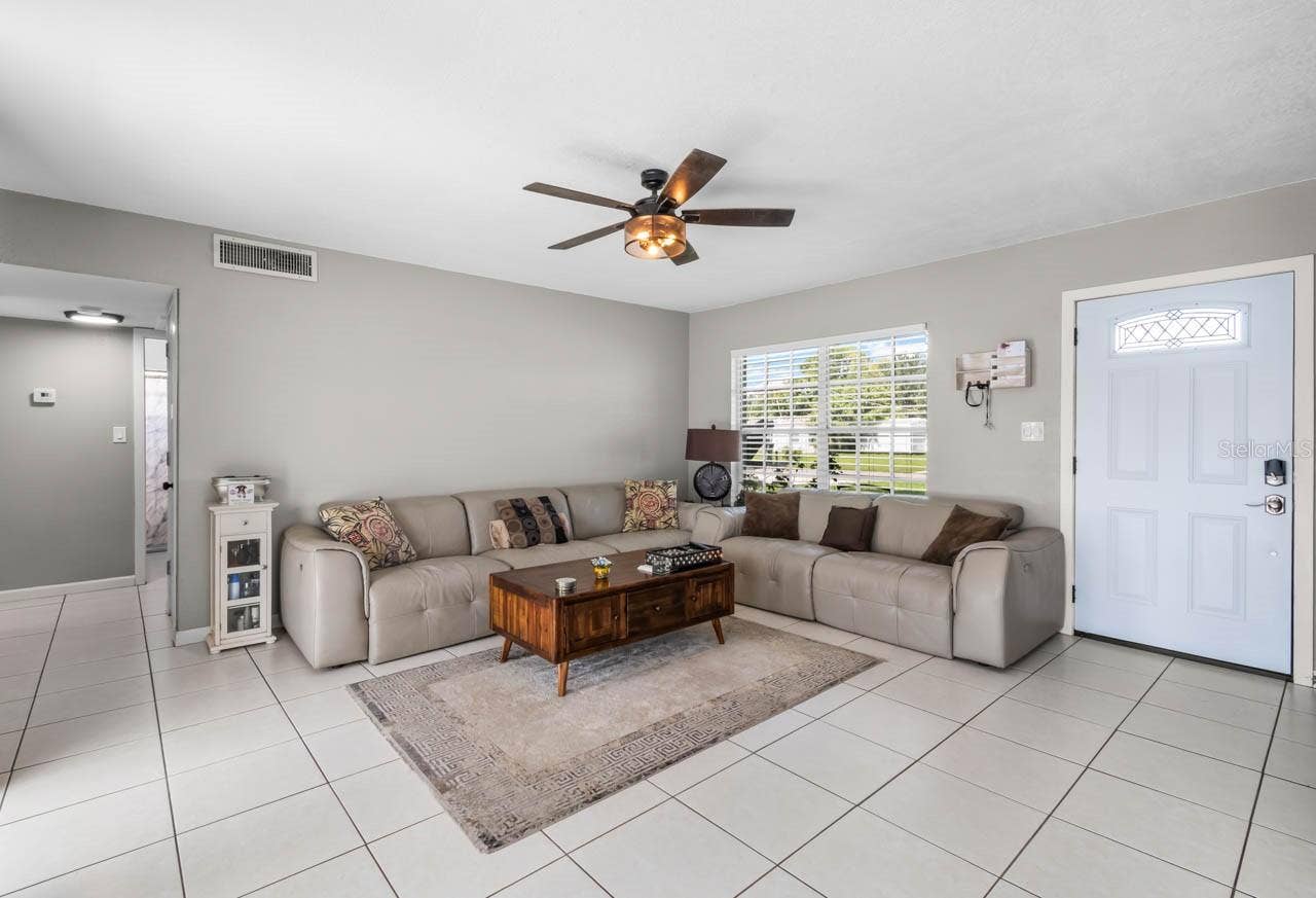 500 FLORIDA CIRCLE S, Apollo Beach, FL 33572 Living Room