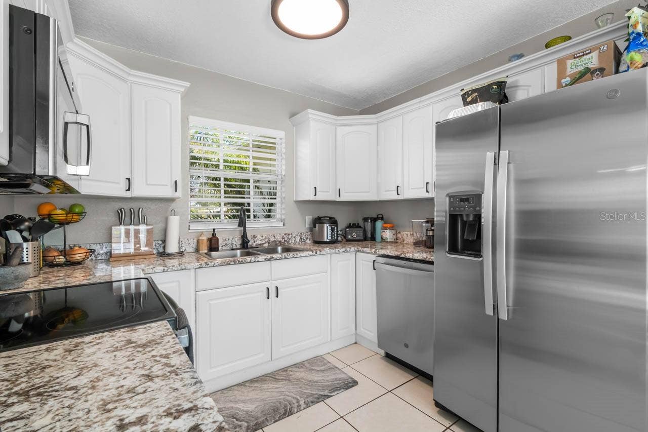 500 FLORIDA CIRCLE S, Apollo Beach, FL 33572 Kitchen